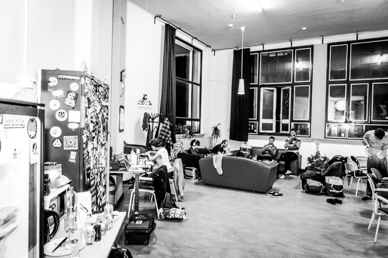 kris berry en perquisite backstage