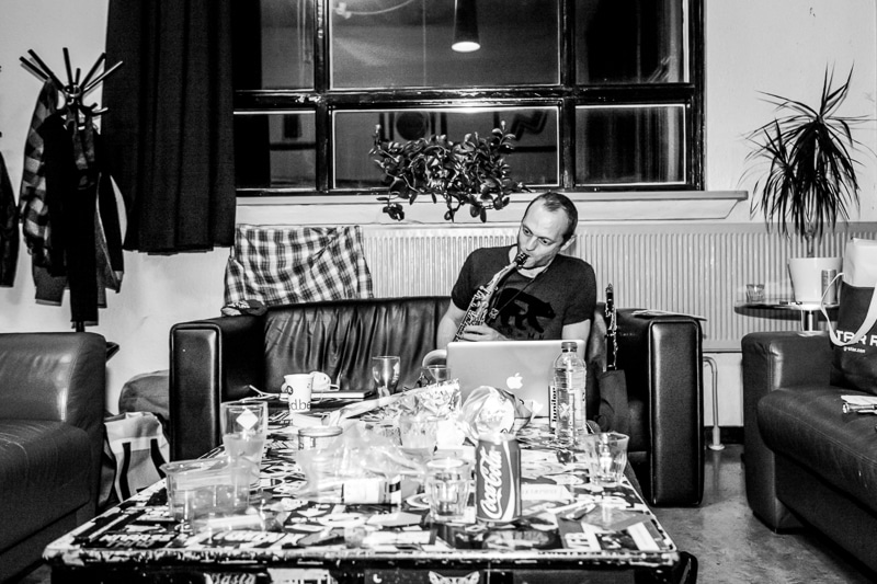 kris berry en perquisite backstage