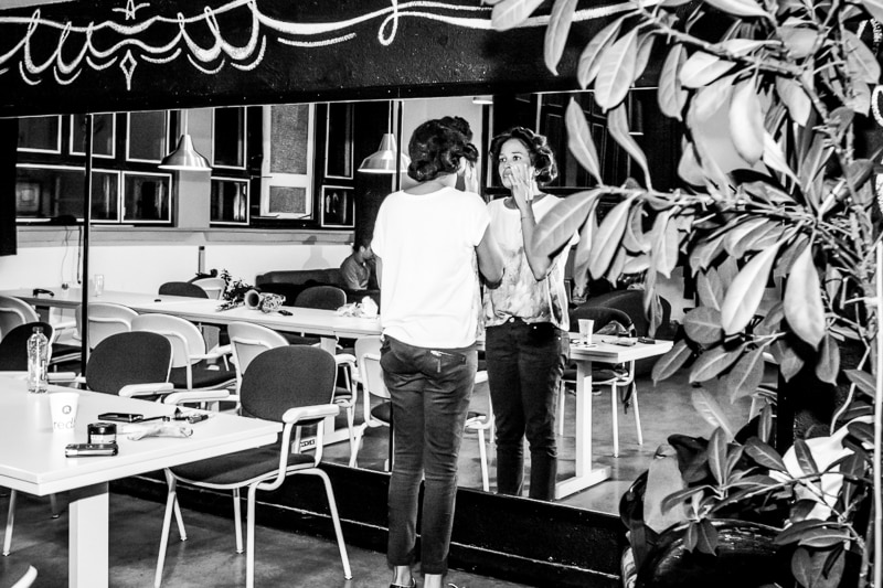 kris berry en perquisite backstage