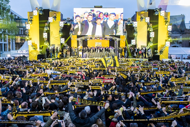 Vitesse gehuldigd in centrum Arnhem