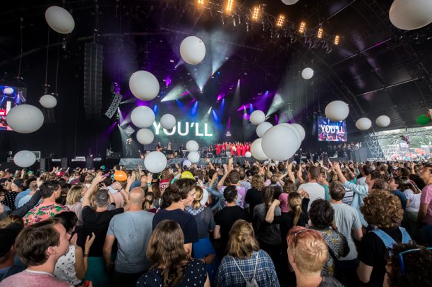 De Grote 25 Jaar A Campingflight To Lowlands Paradise Greatest Hits Sing-along