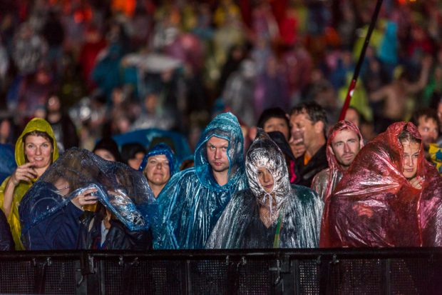 HELDEN trotseren de regen