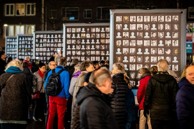 Herdenking 75 jaar bombardement Nijmegen: foto's slachtoffers op Plein 1944 door Marcel Krijgsman