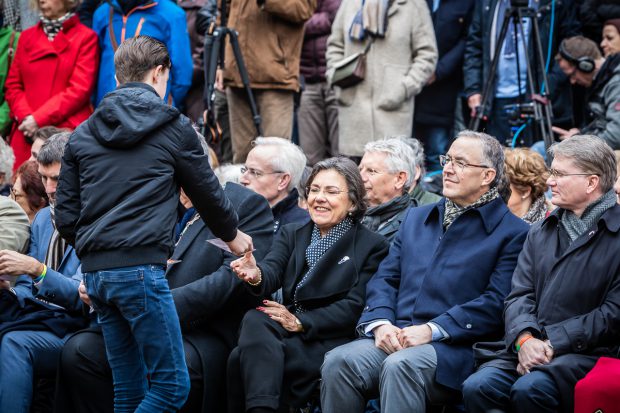 Herdenking 75 jaar bombardement Nijmegen: kranslegging door Marcel Krijgsman