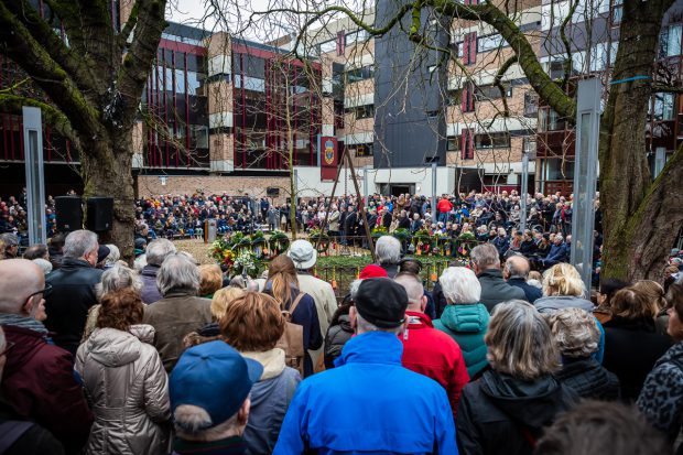 Herdenking 75 jaar bombardement Nijmegen: kranslegging door Marcel Krijgsman