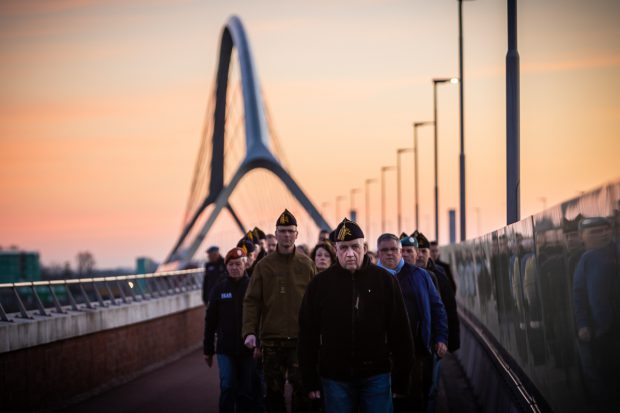 Herdenking 75 jaar bombardement Nijmegen: Sunset March door Marcel Krijgsman