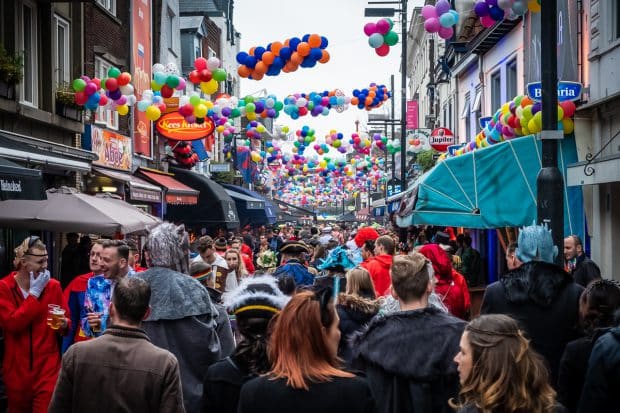 Carnaval in Eindhoven op Stratumseind door Marcel Krijgsman