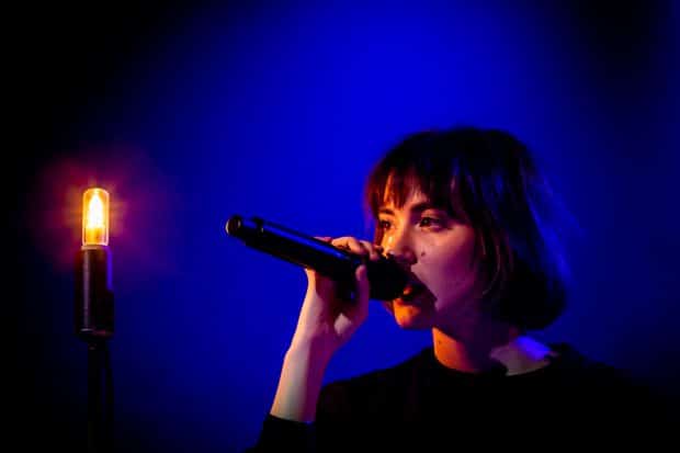 Zangeres en vlogger Teske in concert door Marcel Krijgsman