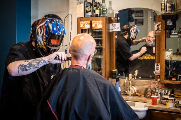 Kappers mogen weer open als contactberoep zonder mondkapje