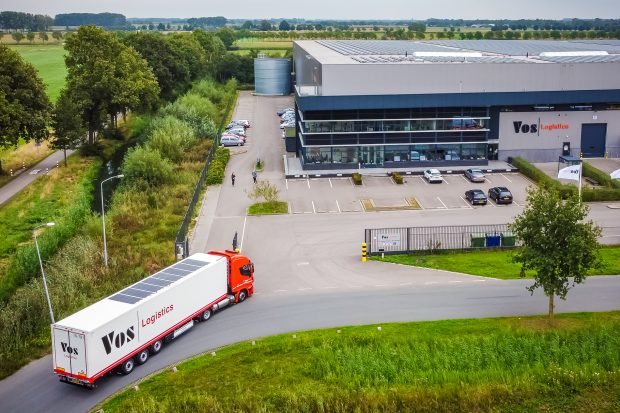 Zonnepanelen op vrachtwagen Vos Logistics