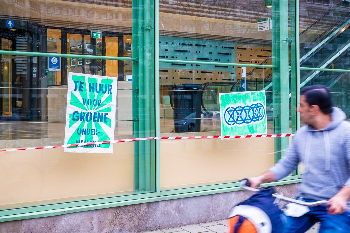 Extinction Rebellion blokkeert ministerie van Economische Zaken