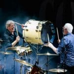 Afdruk 'Sloper' op Paaspop met drummers Mario Goossens (Triggerfinger) en Cesar Zuiderwijk (Golden Earring)