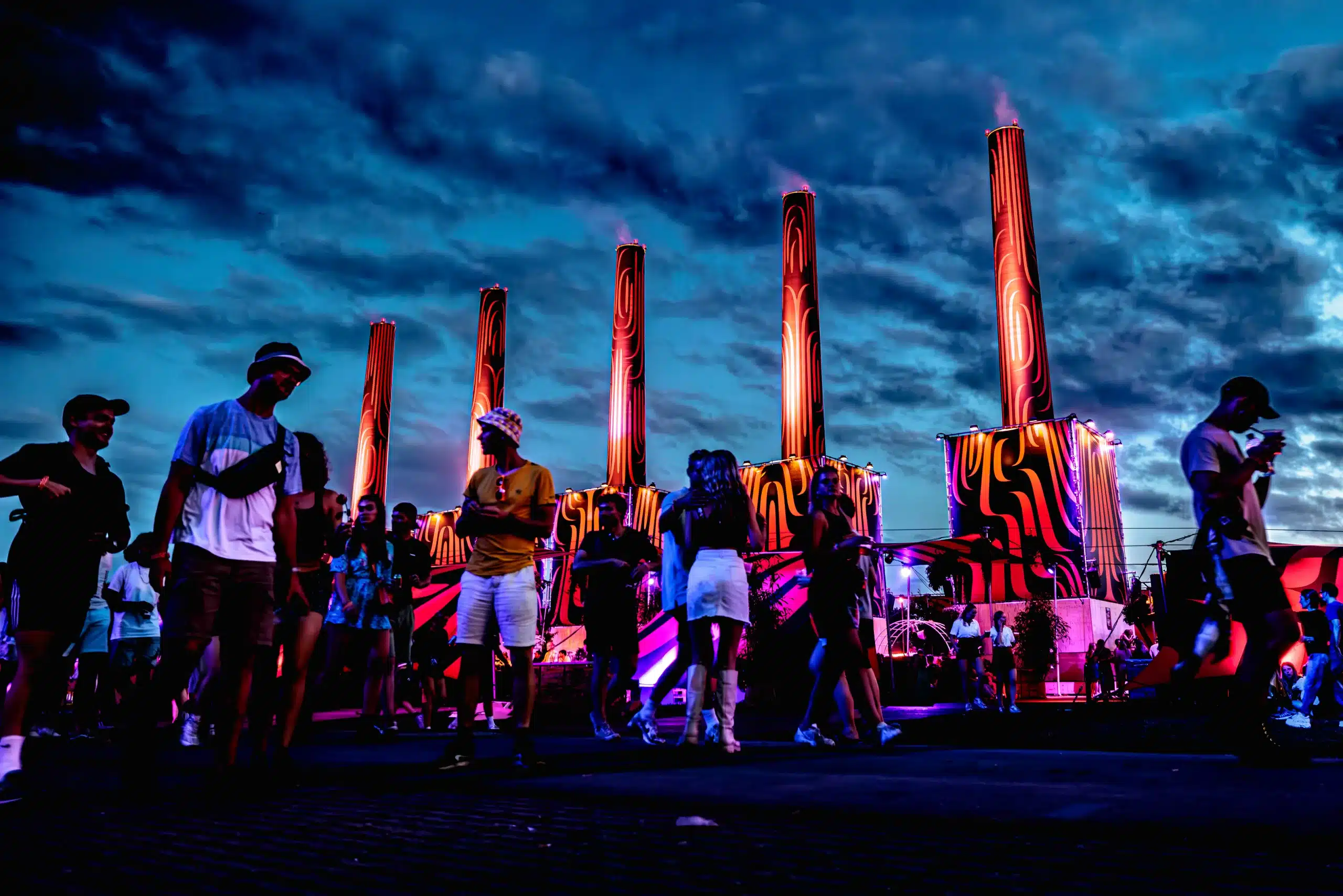 De schoorstenen van het Lowlands festival