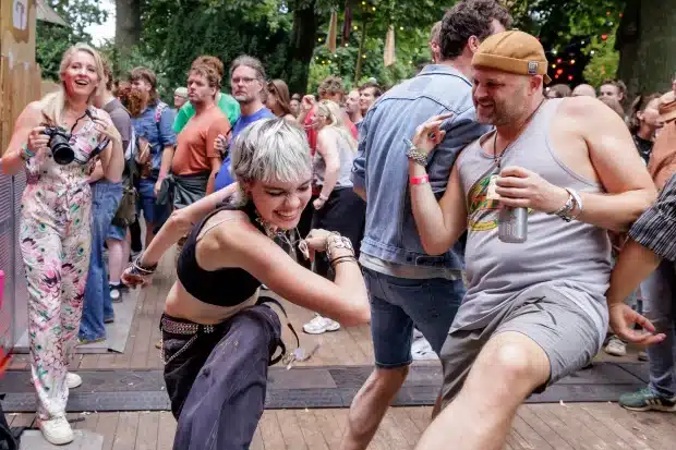 Dansen tijdens de Vierdaagsefeesten