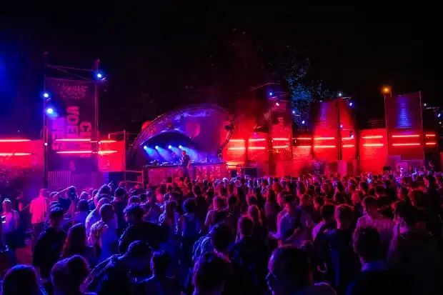 Dansen tijdens de Vierdaagsefeesten