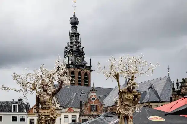Straattheater tijdens Vierdaagsefeesten