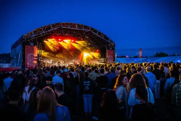 Goldkimono tijdens de Vierdaagsefeesten