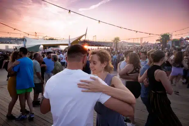 Dansen tijdens de Vierdaagsefeesten