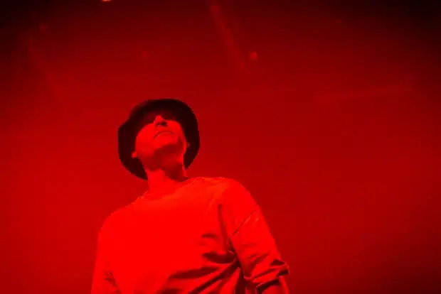 Rapper Sticks tijdens het Lowlands festival