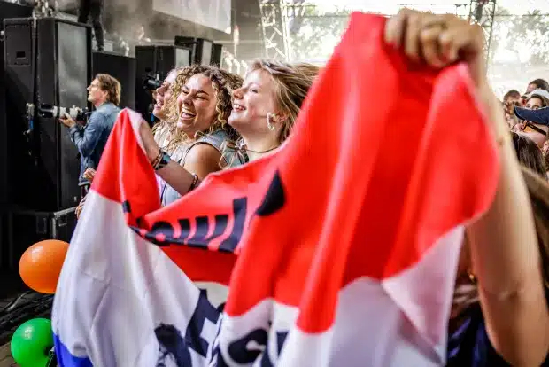 Fans van Inhaler tijdens het Lowlands festival