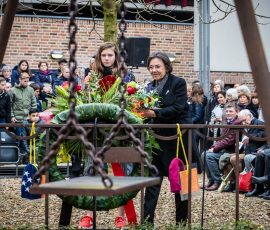 Herdenking 75 jaar bombardement Nijmegen: kranslegging door Marcel Krijgsman
