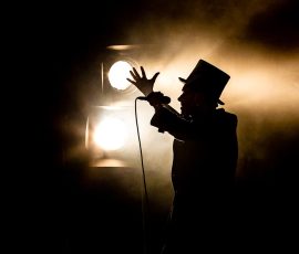 Nederland, Biddinghuizen, 16-08-2019 – De eerste dag van het Lowlands festival is van start gegaan. De band The Good, The Bad & The Queen was een van de acts op de eerste dag. De band is gebouwd romond Damon Alban, B;lur en Gorillaz, en Paul Simonon van The Clash. Foto: Marcel Krijgsman / Hollandse Hoogte The Good, The Bad & The Queen